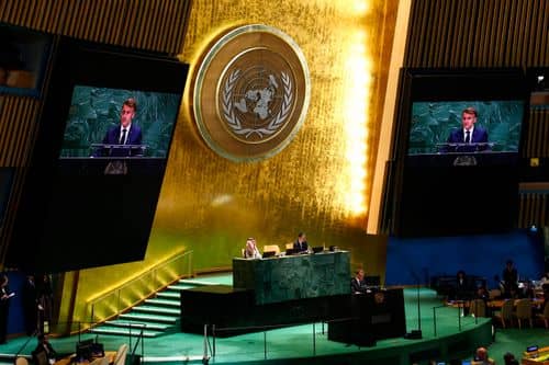 Frankrigs præsident Emmanuel Macron på talerstolen ved FN's Generalforsamling i 2025