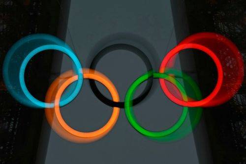 De olympiske ringe på Eifel-tårnet under  OL i Paris i sommeren 2024.