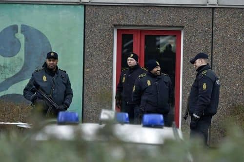 Bevæbnede politimænd