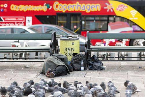 sovende mand på rådhuspladsen