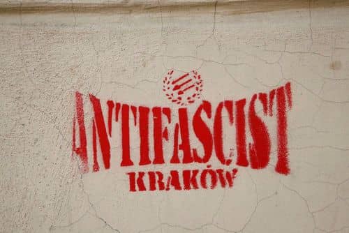 væg med skriften 'antifascist'