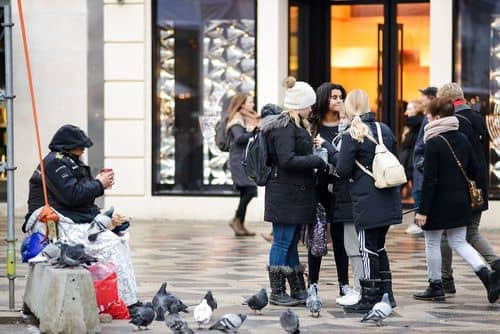 hjemløs og unge piger