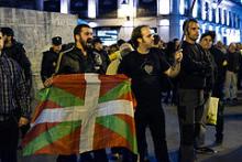 Folk demonstrerer i Madrid mod politisk retsforfølgelse i Baskerlandet i oktober 2015.