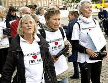 Bedsteforældre for asyl på Christianborg den 27. maj 2011.