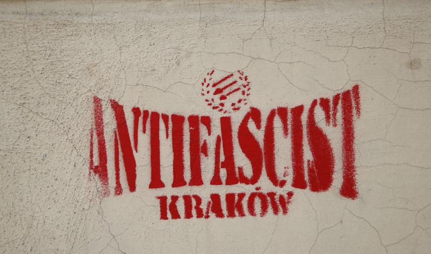 væg med skriften 'antifascist'