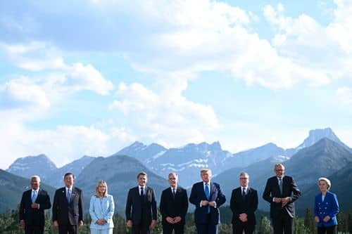 G7-landenes ledere fotograferet med bjerge i baggrunden under G7-topmødet på Kananaskis Country Golf Course i Kananaskis, Alberta, Canada den 16. juni 2025.