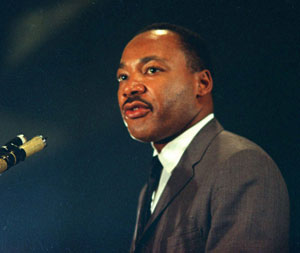 Dr. Martin Luther King taler ved fredsmarchen i Chicago 25. marts 1967. Foto: AP Photo/Chick Harrity/Polfoto