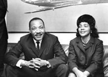 Dr. Martin Luther King, Jr. (15. januar 1929 - 4. april 1968) er i København i 1964 med fru Corretta.
